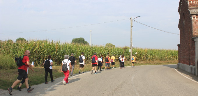 Pellegrini in cammino durante l'edizione 2020 del Pellegrinaggio Corbetta-Rho